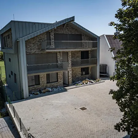 דירה Apartmanova Pod Stitmi