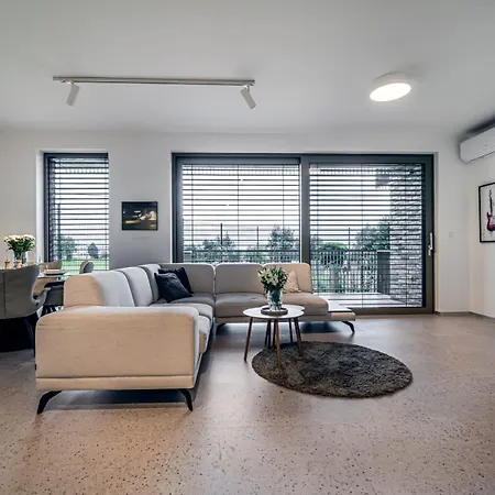 דירה Apartmanova Pod Stitmi