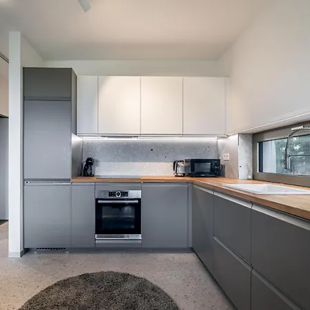 דירה Apartmanova Pod Stitmi