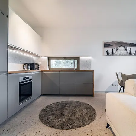 דירה Apartmanova Pod Stitmi