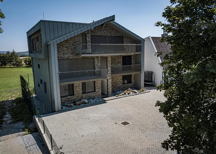 شقة Apartmanova Pod Stitmi