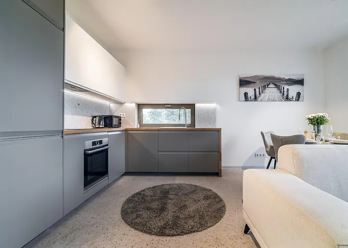 شقة Apartmanova Pod Stitmi